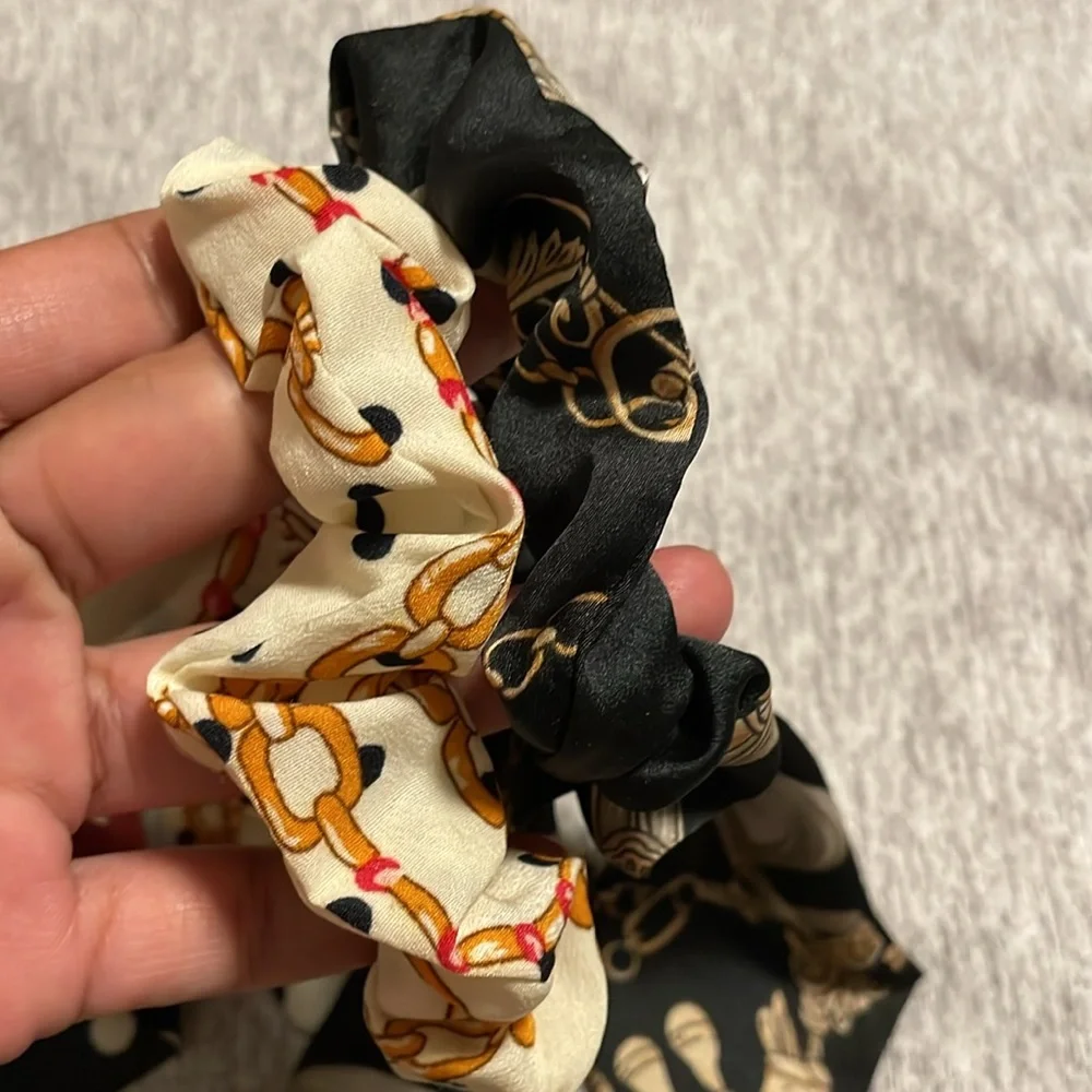 Elegant Chain Print Hair Scrunchies Set